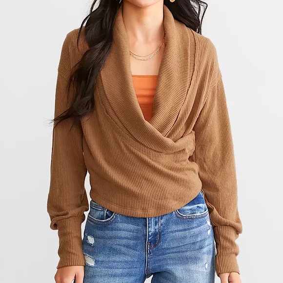 NEW Free People We The Free Hold Me
Close Pullover - Picture 11 of 12